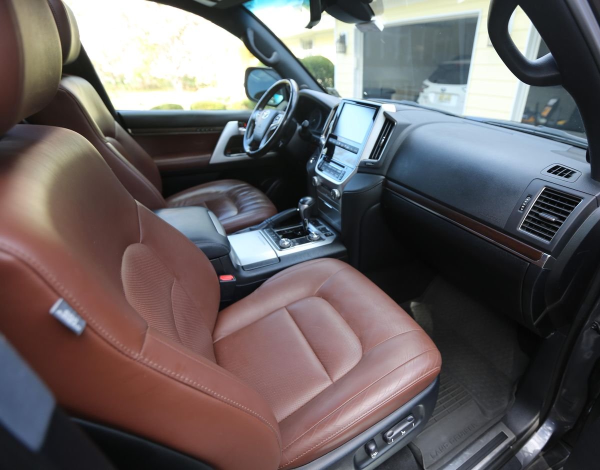 
								Toyota Land Cruiser 2021 full									