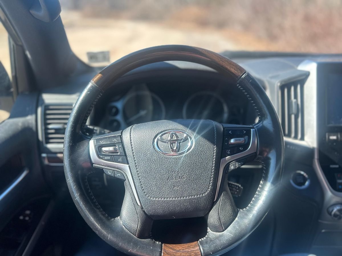 
								Toyota Land Cruiser 2021 full									
