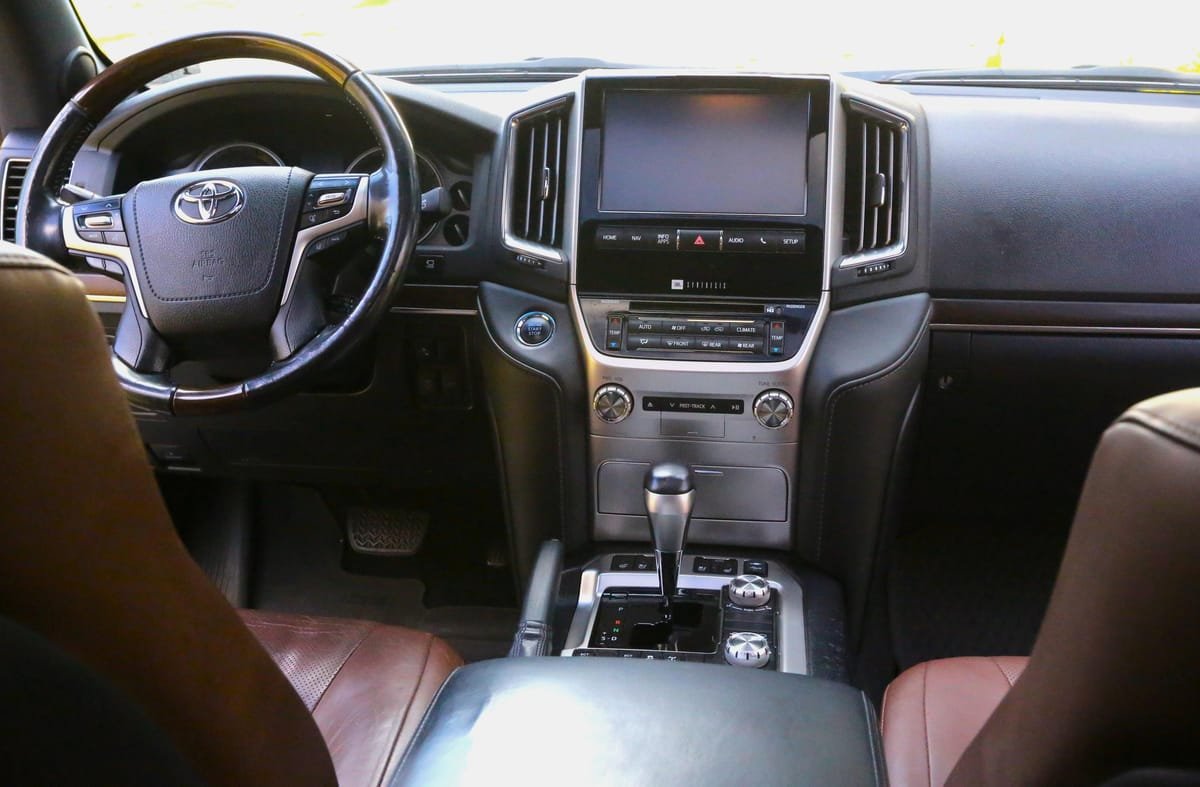 
								Toyota Land Cruiser 2021 full									