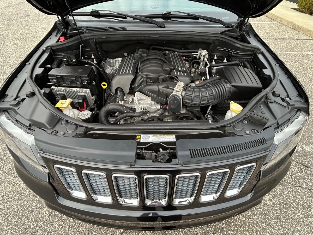 
								Jeep Grand Cherokee 2012 full									
