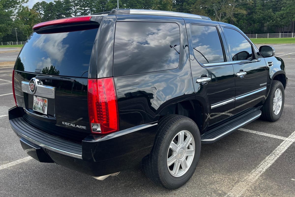 
								Cadillac Escalade 2010 full									