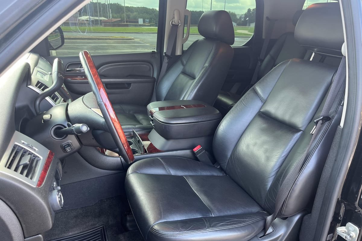 
								Cadillac Escalade 2010 full									