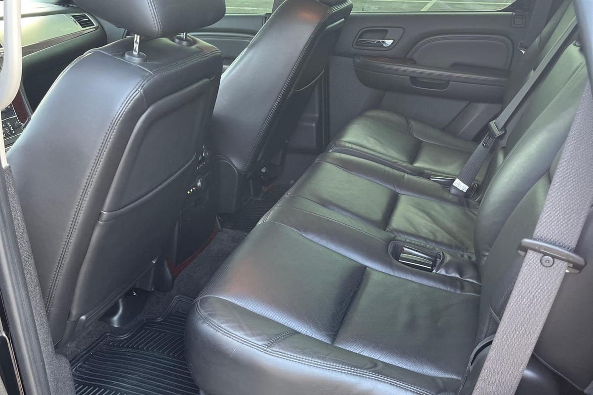 
								Cadillac Escalade 2010 full									