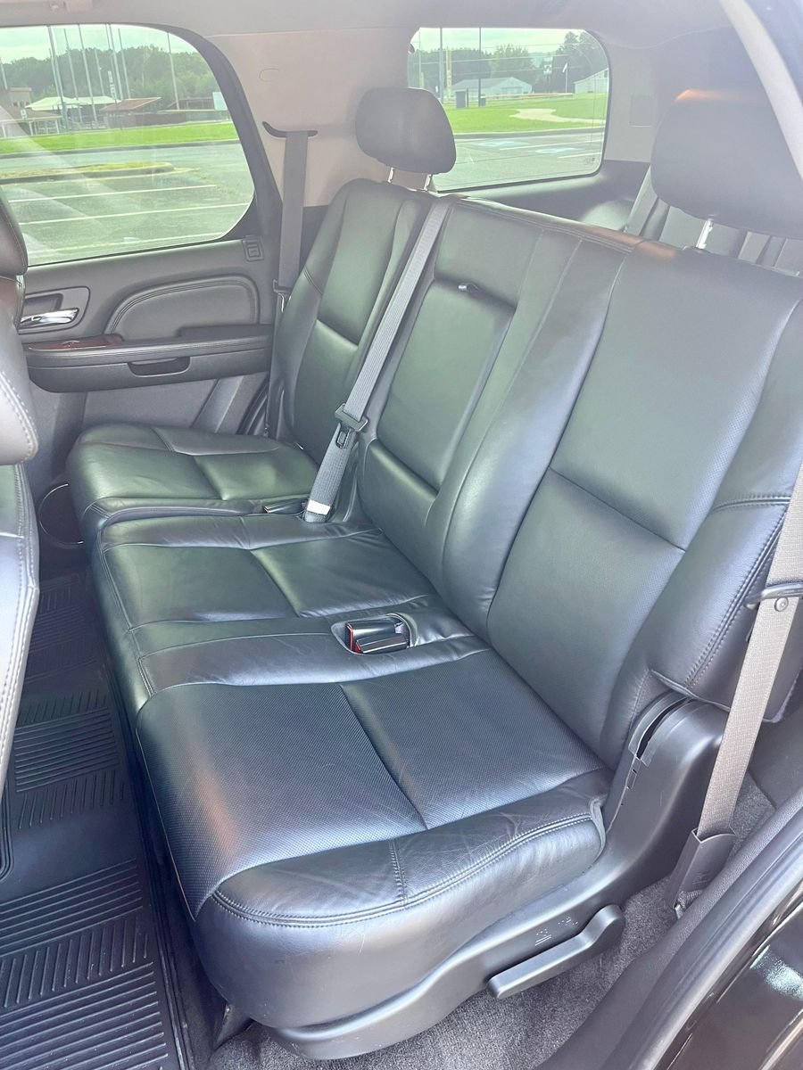 
								Cadillac Escalade 2010 full									
