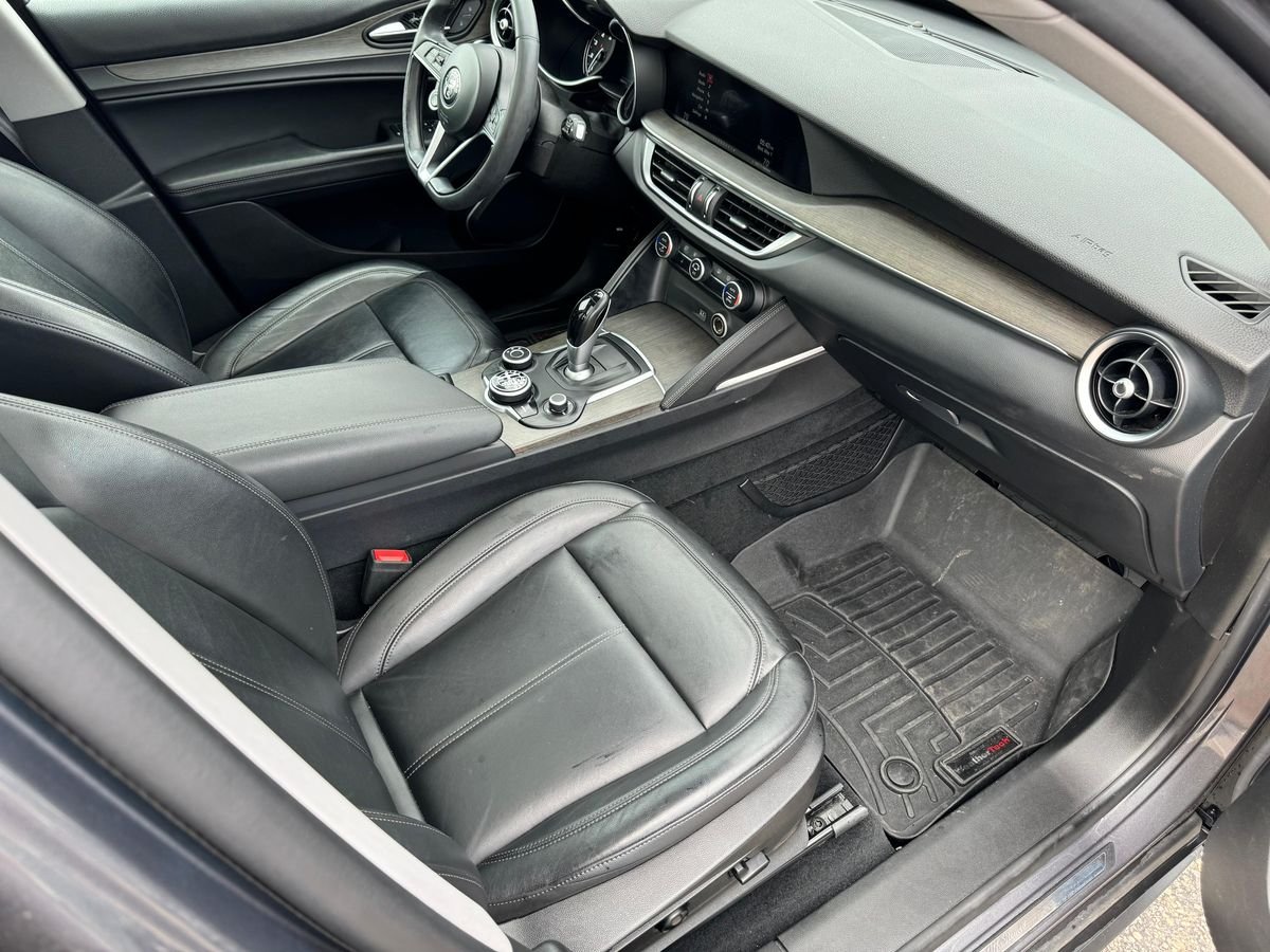 
								Alfa Romeo Stelvio 2018 full									