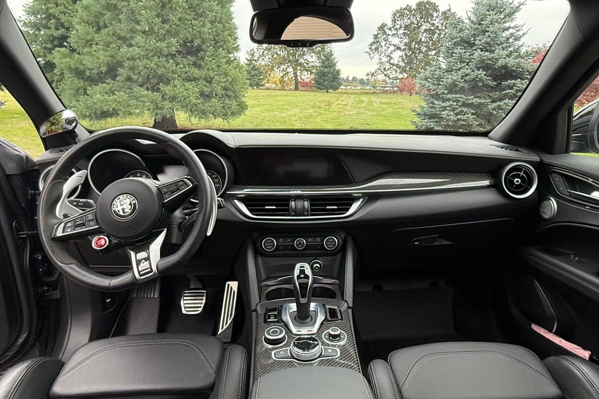 
								Alfa Romeo Stelvio 2023 full									