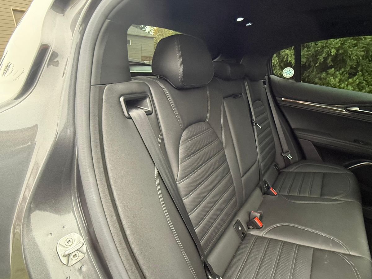 
								Alfa Romeo Stelvio 2023 full									