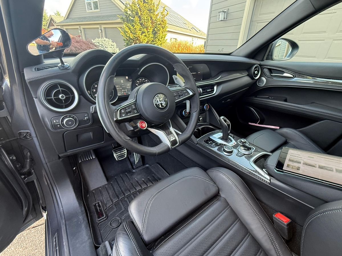 
								Alfa Romeo Stelvio 2023 full									