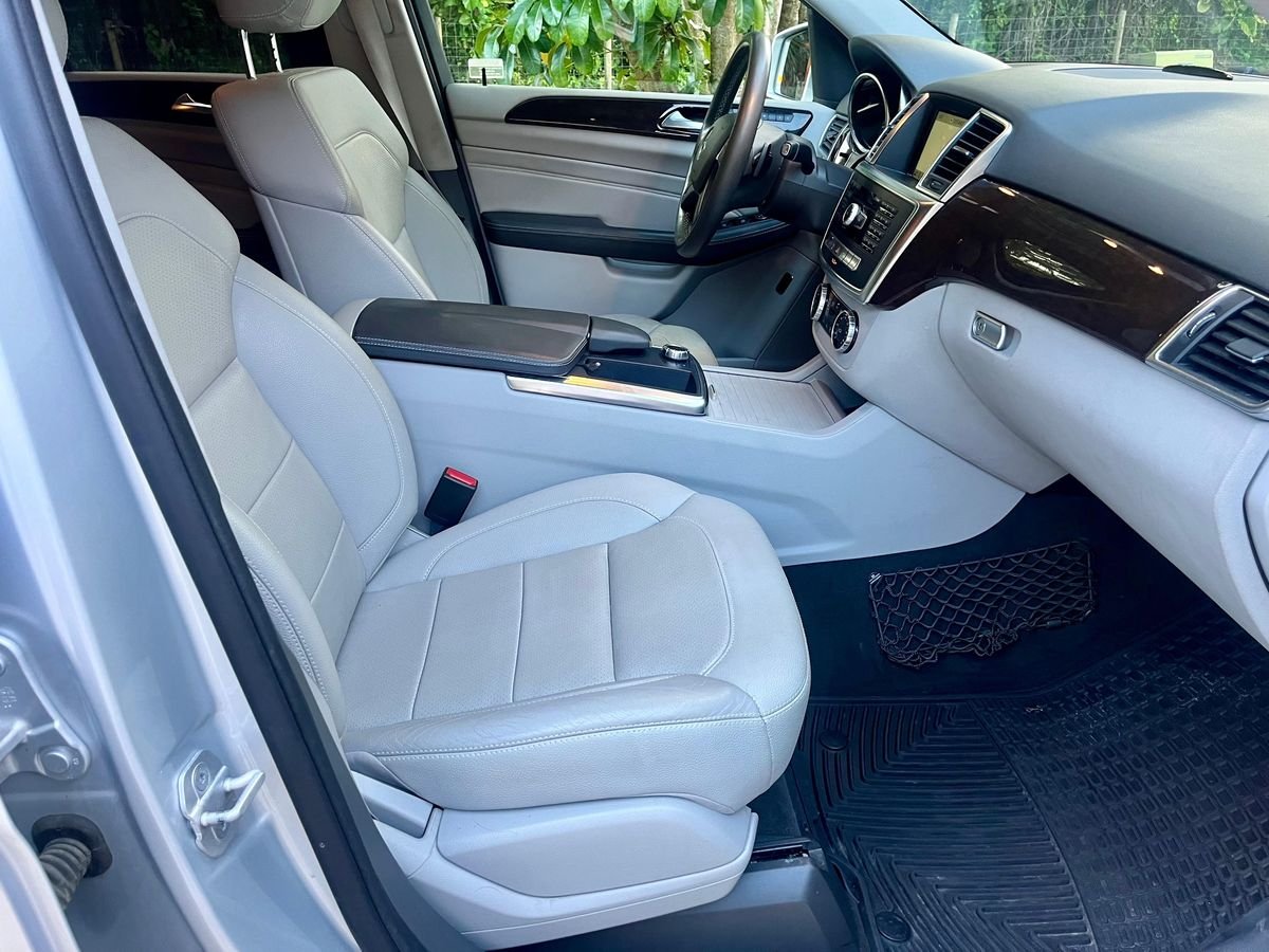 
								Mercedes-Benz ML-Class 2015 full									