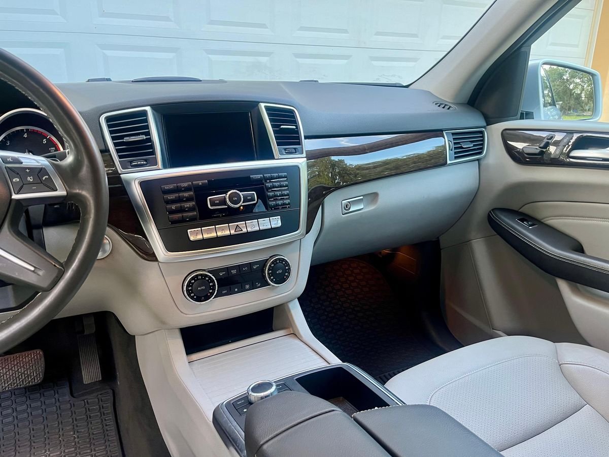 
								Mercedes-Benz ML-Class 2015 full									